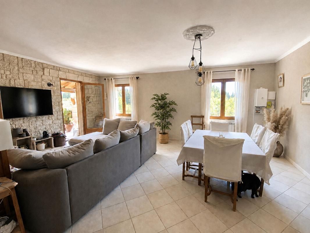 CHATEAURENARD Maison en Campagne 134 m2 sur 11 522 m2 de terrain 3