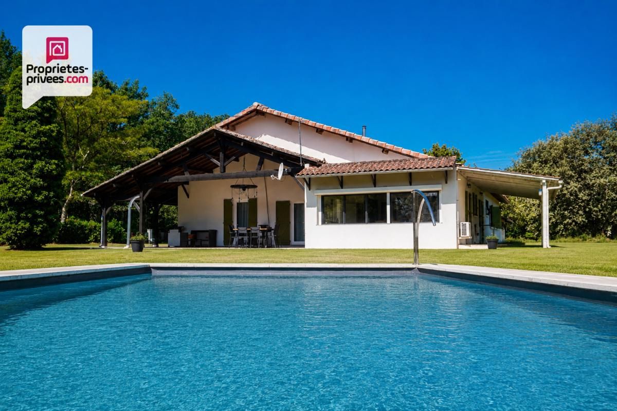 Propriété en pierre 290 m² avec gîte, dépendances, piscine et 4 ha
