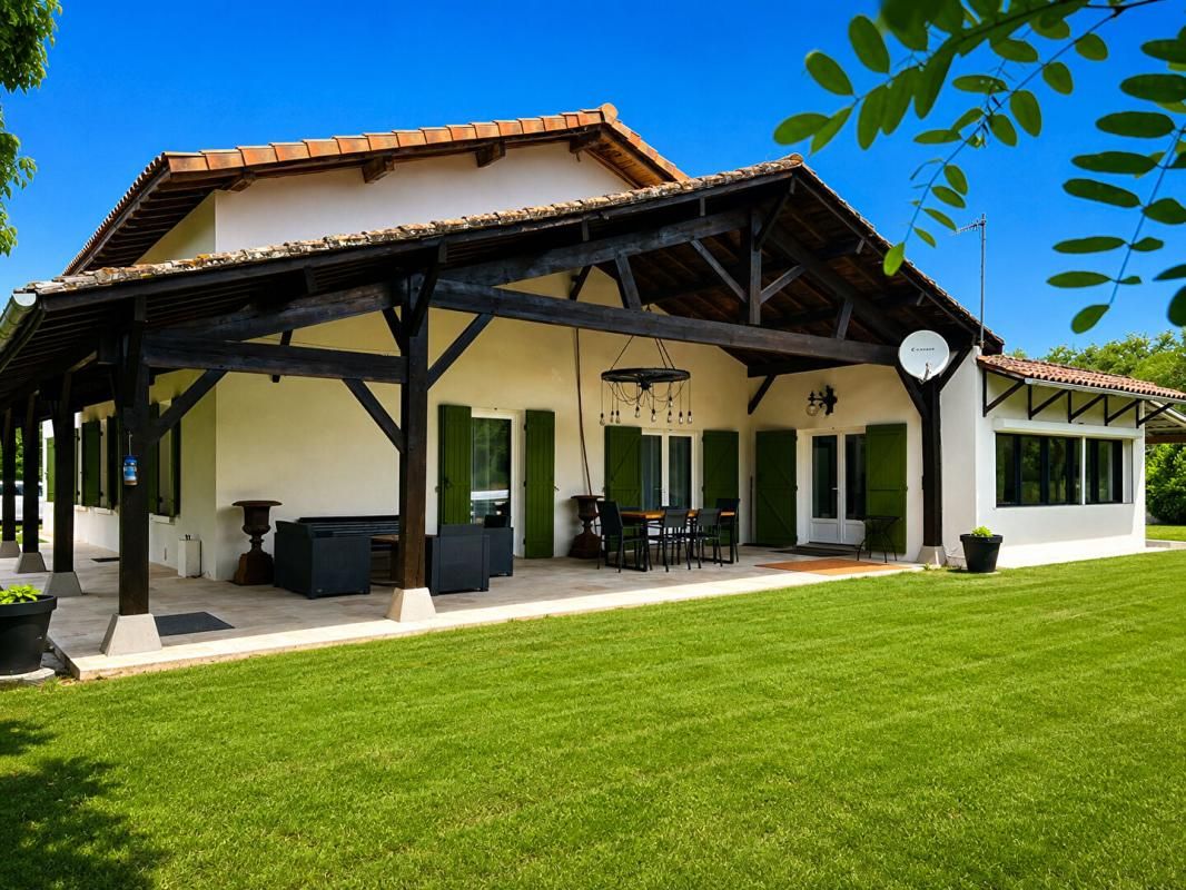 CASTELJALOUX Propriété en pierre 290 m² avec gîte, dépendances, piscine et 4 ha 2