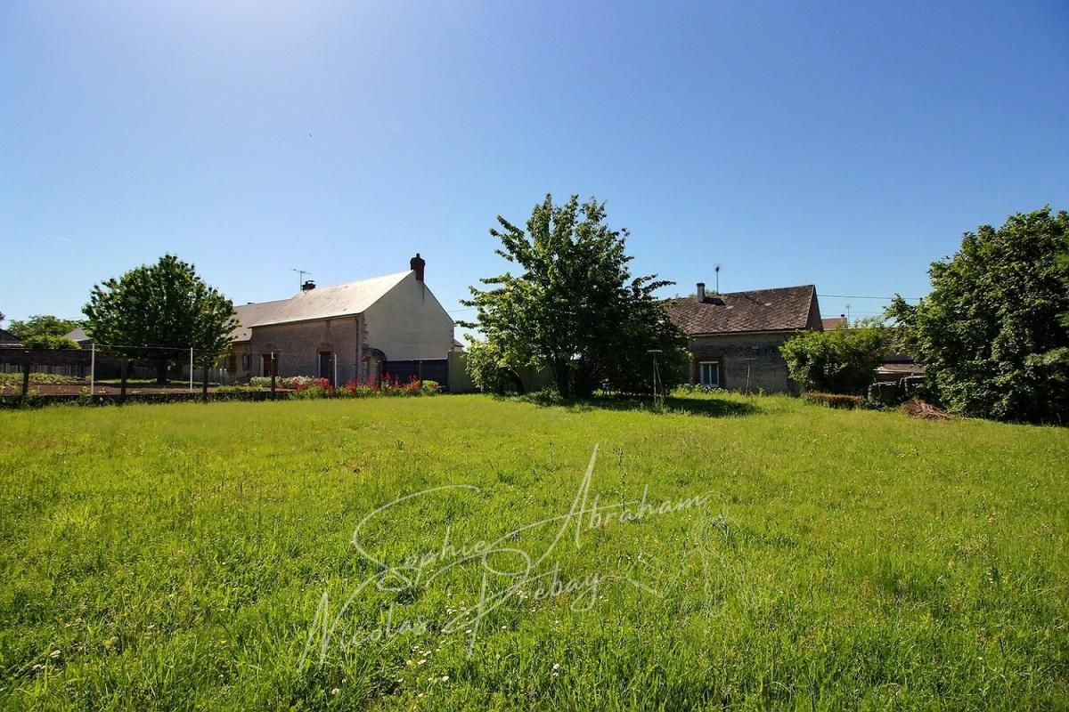 OUTARVILLE Ensemble immobilier avec maison et dépendances, cour et jardin 3
