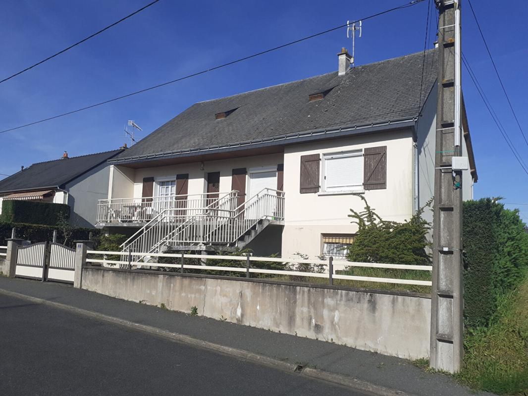 BAUGÉ-EN-ANJOU Maison Bauge 8 pièce(s) 168 m2 1