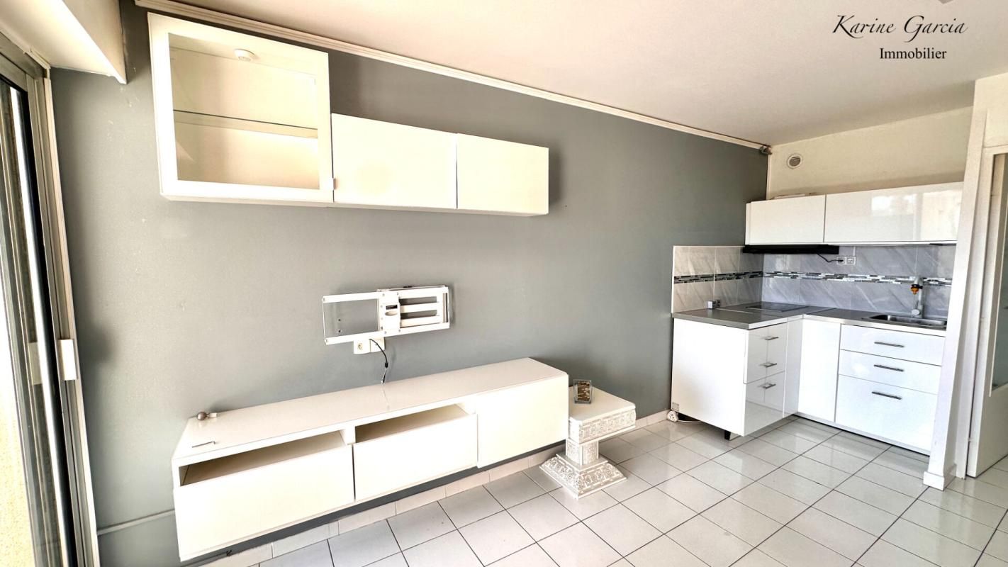 BANDOL - PROXIMITE CENTRE VILLE ET COMMERCES - STUDIO 24 M² - PARKING PRIVATIF