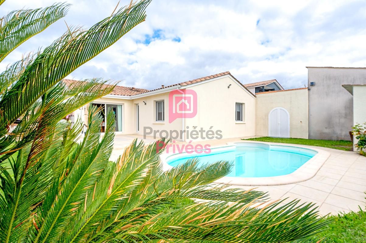 PAREMPUYRE PAREMPUYRE - Maison familiale avec piscine, pool house et cuisine d'été 1