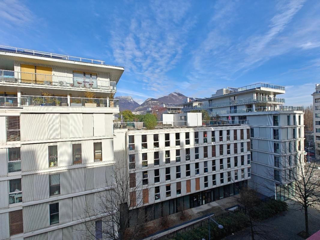 GRENOBLE À vendre à Grenoble , T1 avec vue Bastille, SECTEUR caserne de Bonne, déjà loué, idéal investisseur locatif avec Clim 3