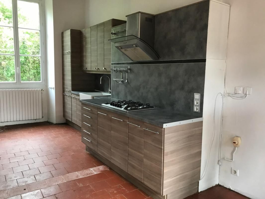 CHERRE Bien rare : demeure de caractère avec parc, piscine et maison de gardien 2
