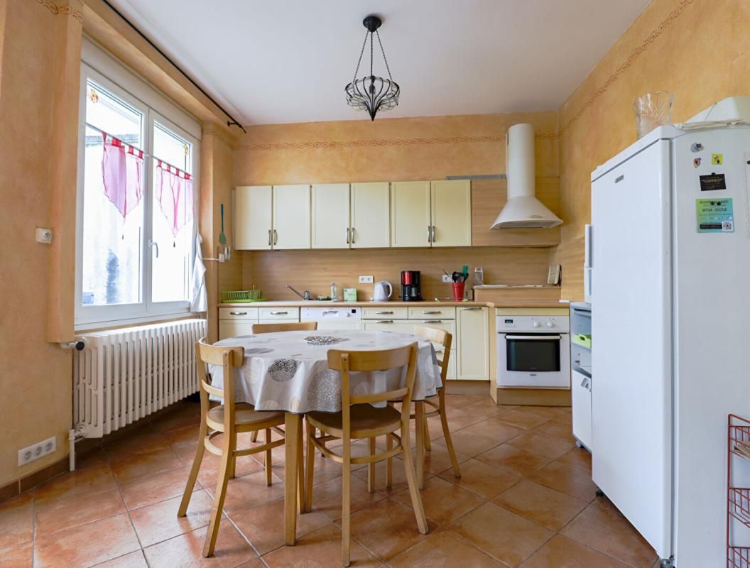 LACAUNE Maison de village rénovée avec jardin et fort potentiel locatif au coeur de Lacaune 4