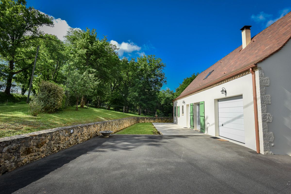 COUZE-ET-SAINT-FRONT Maison contemporaine, 6 pcs, 3 chambres, 104m2, 5485m2 terrain et garage 3