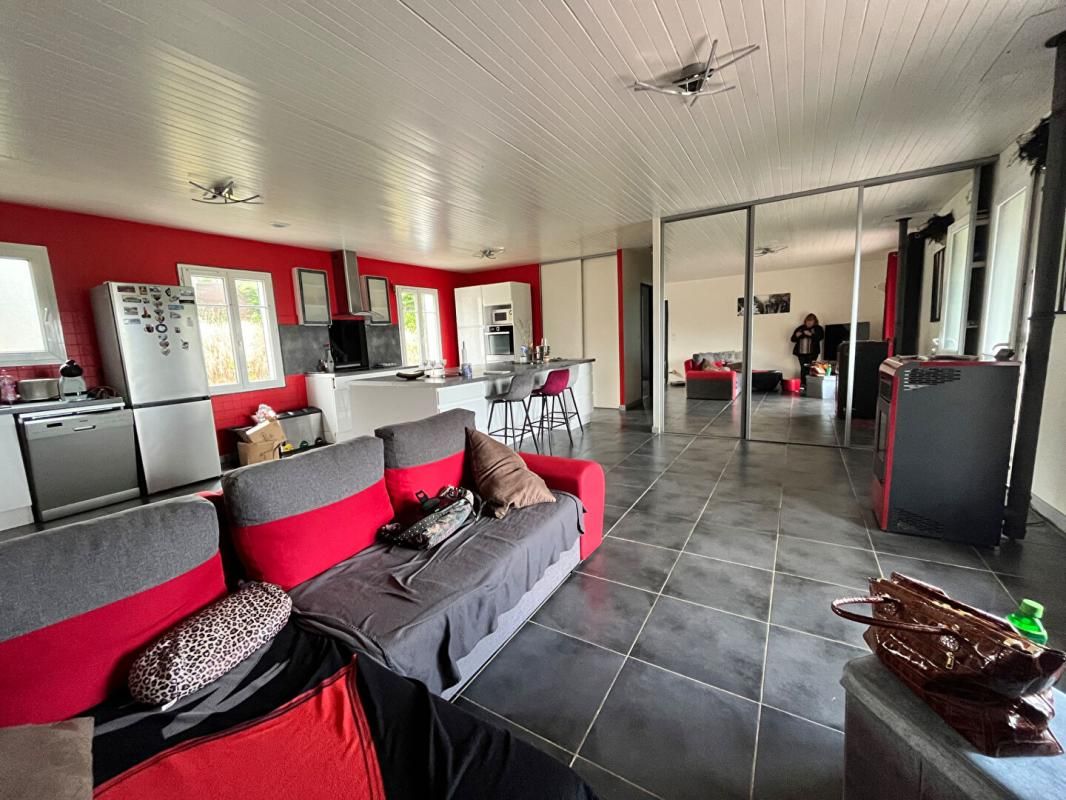 BIRON Maison 4 pièce(s) 90 m2 dont 3 chambres 2