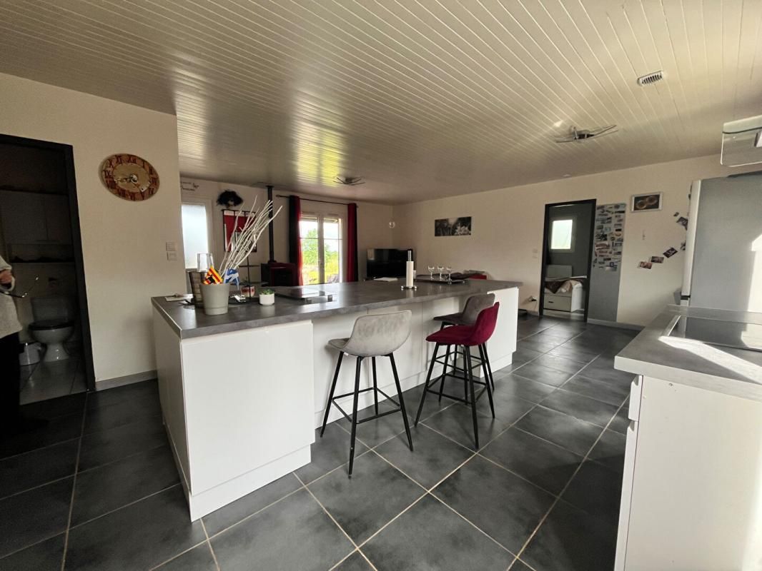 BIRON Maison 4 pièce(s) 90 m2 dont 3 chambres 3