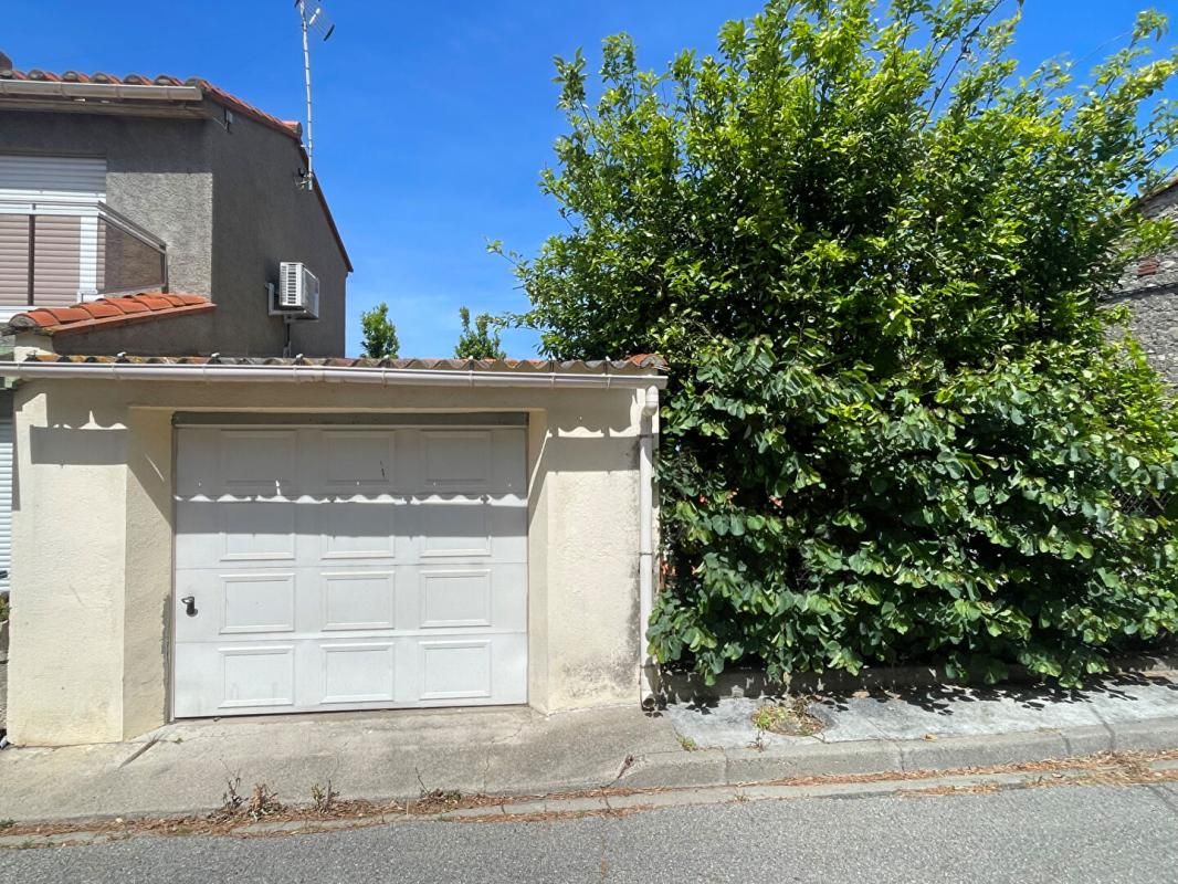 VILLENEUVE-DE-LA-RAHO Garage sur petit terrain 1