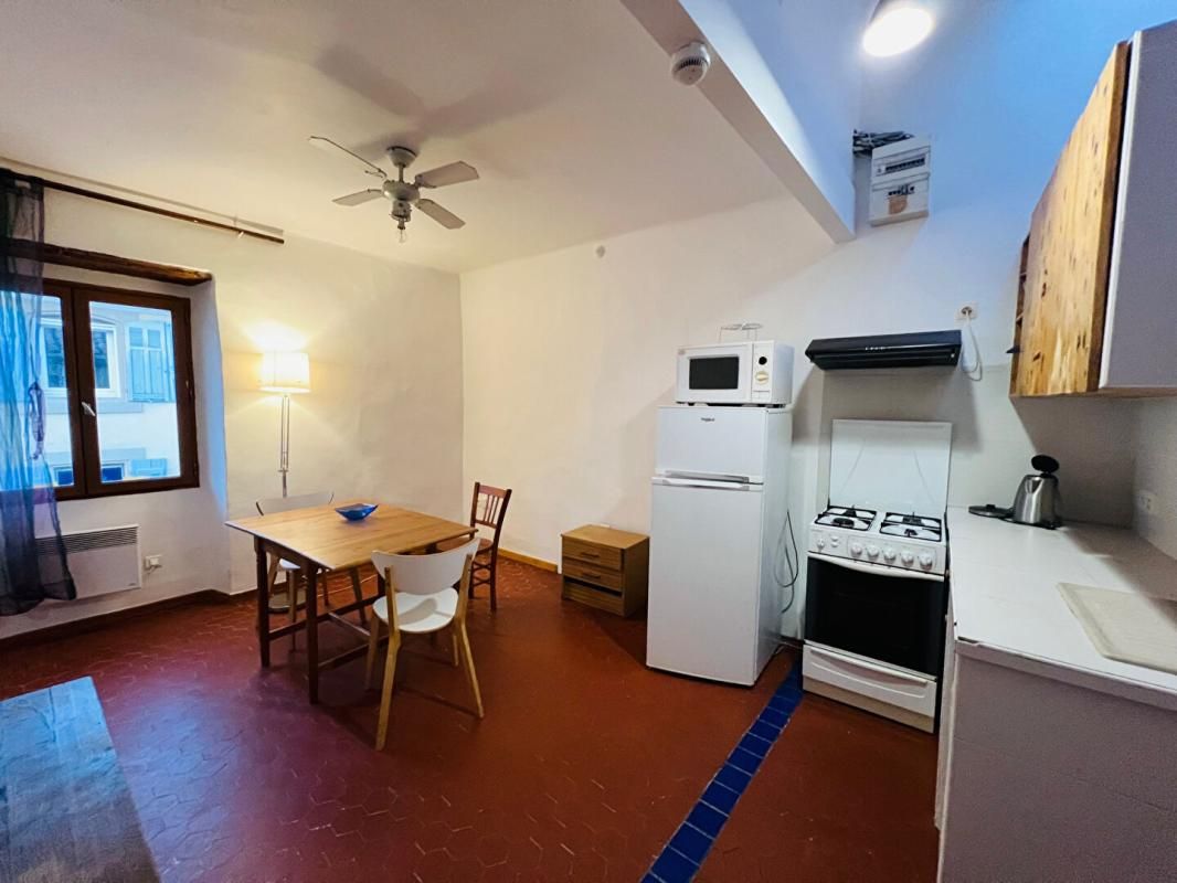 SAINT-CHAMAS Immeuble de rapports 83 m² 1