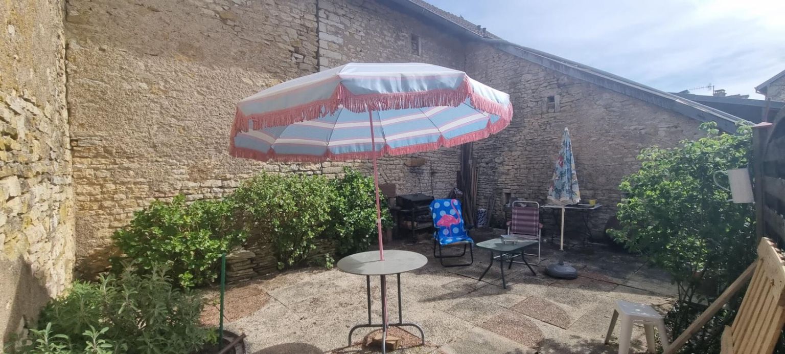 Maison de caractère - très soignée avec sa grange - CLASSE D