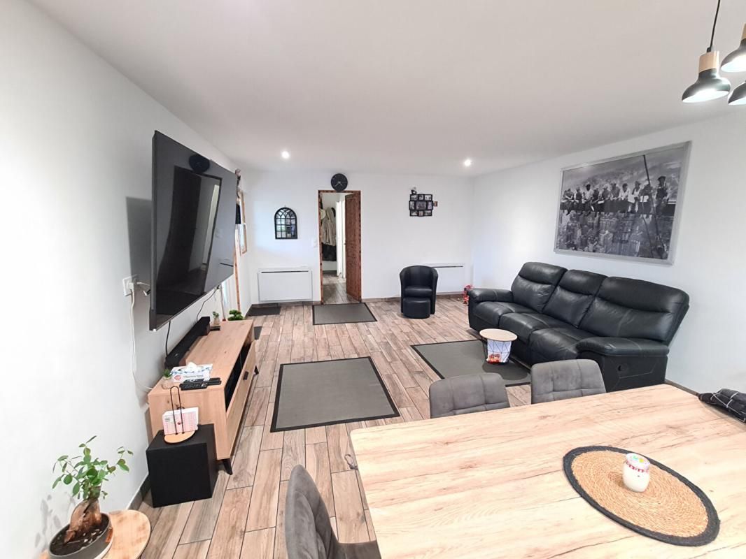 AUBEVOYE Proche Gaillon à Venables - Au calme dans un très bel environnement - Maison récente de plain pied sans travaux avec dépendance sur 1.250 m2 de terrain plat - Prix : 243.500 2
