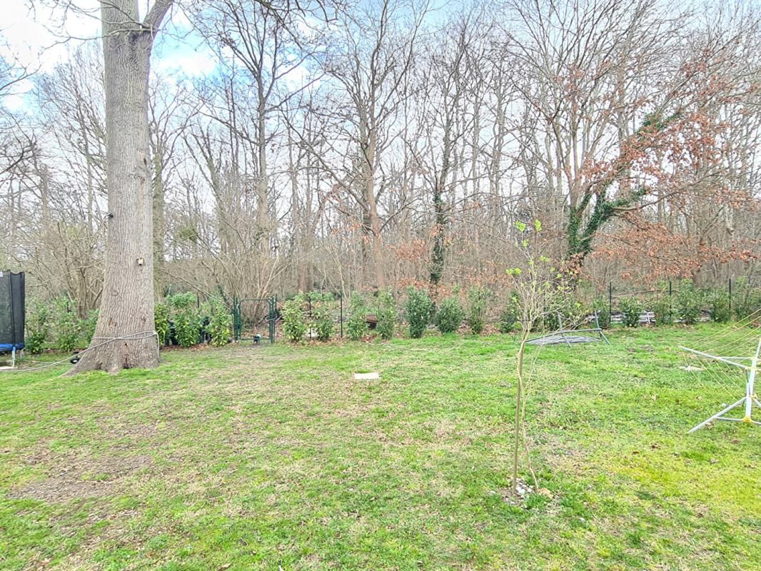 AUBEVOYE Proche Gaillon à Venables - Au calme dans un très bel environnement - Maison récente de plain pied sans travaux avec dépendance sur 1.250 m2 de terrain plat - Prix : 243.500 3