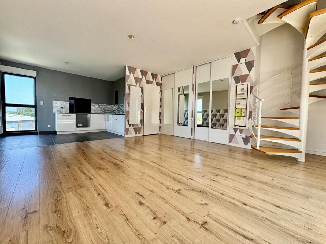 AMIENS Appartement en Duplex de 70m2 , 2 chambres,,terrasse dans résidence sécurisée avec places de parking 2