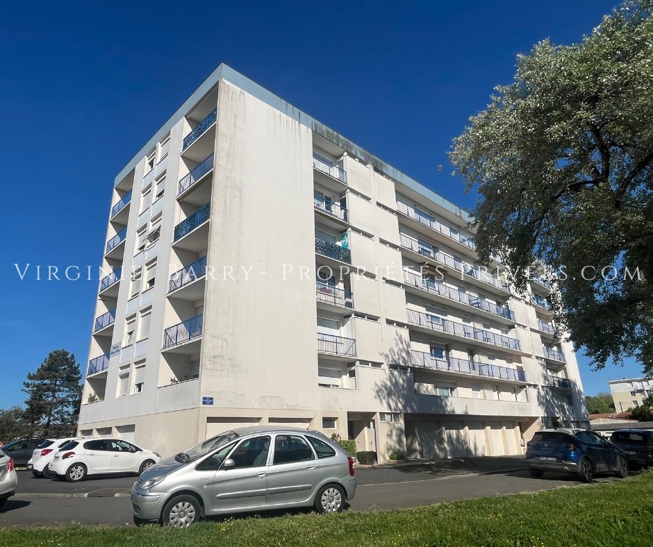 ROCHEFORT APPARTEMENT T3 AVEC ASCENSEUR, BALCONS ET GARAGE 1