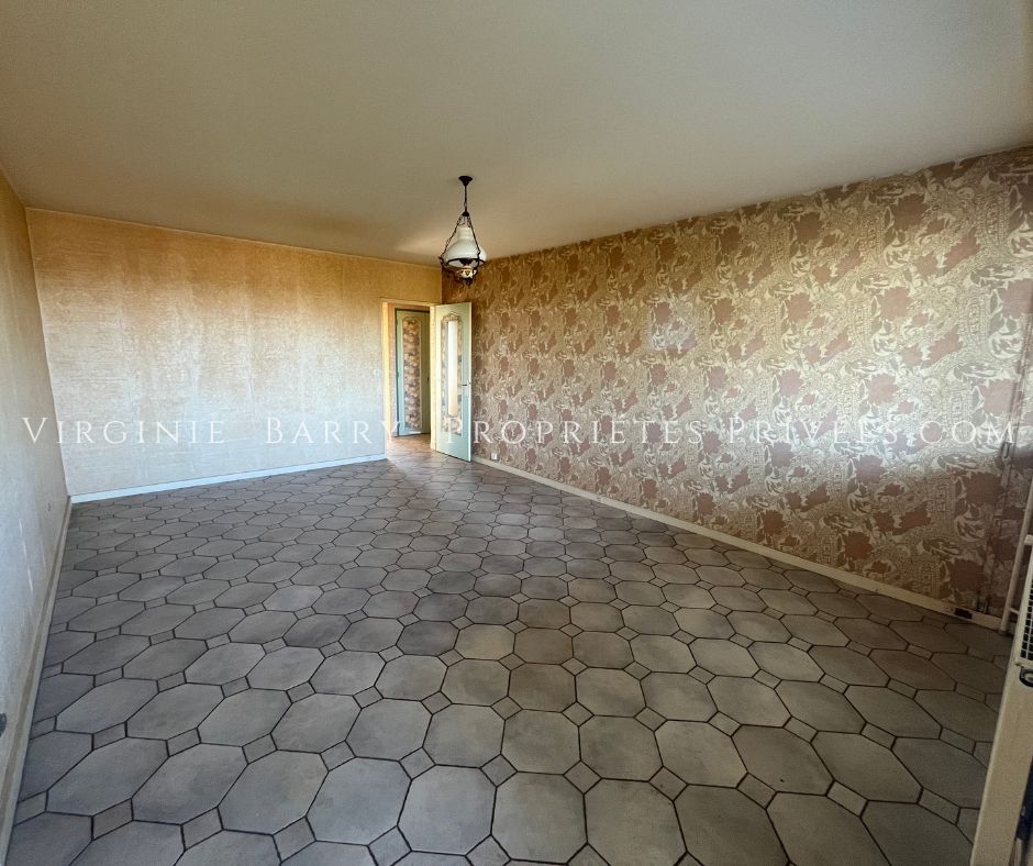 ROCHEFORT APPARTEMENT T3 AVEC ASCENSEUR, BALCONS ET GARAGE 2