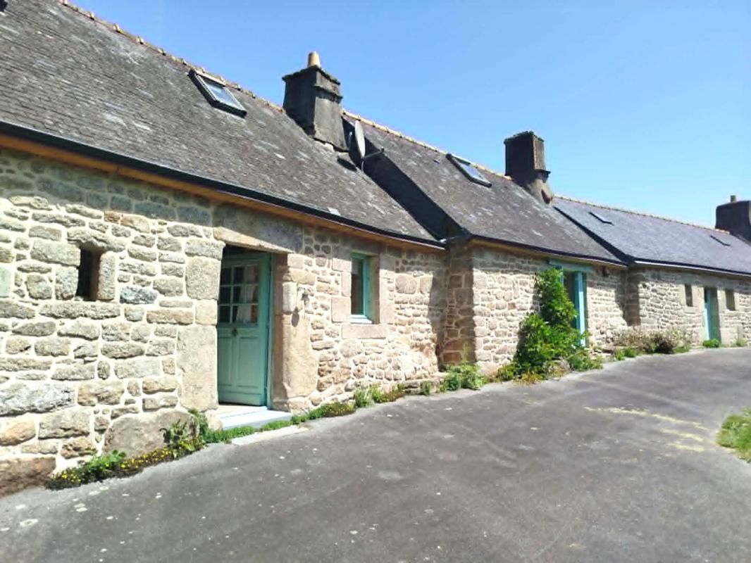 SEGLIEN Maison de campagne avec terrain 1