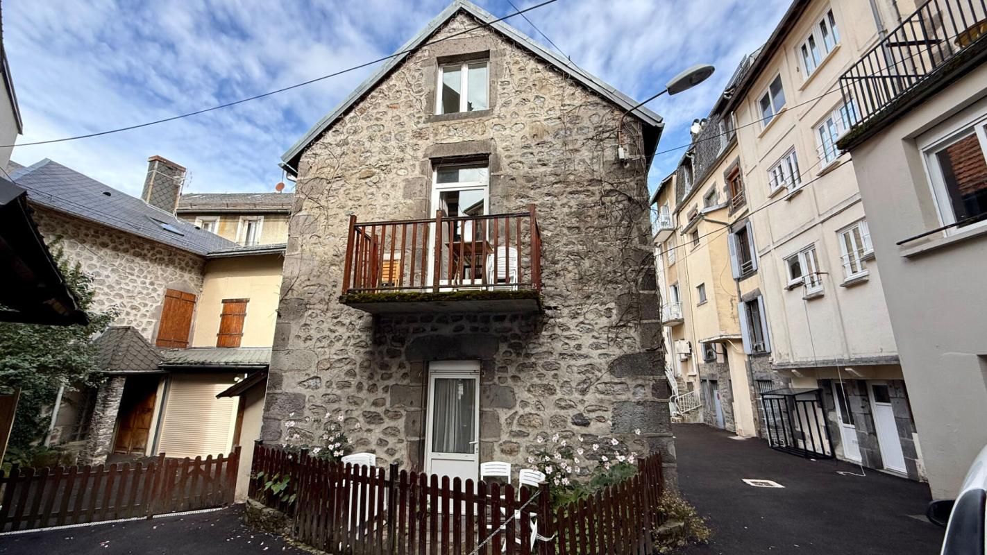 MONT-DORE Maison Mont Dore 5 pièce(s) 79.99 m2 1