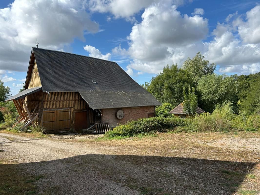 CAMBREMER 14340 Cambremer Ancien corps de ferme du XV è siècle 393 000 Euros 3