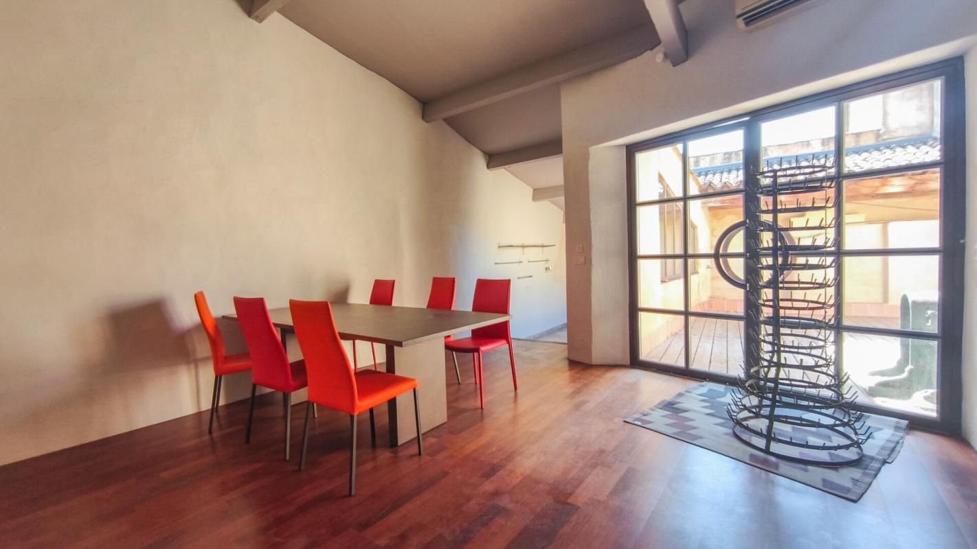 UZES Maison de village en pierres rénovée 2