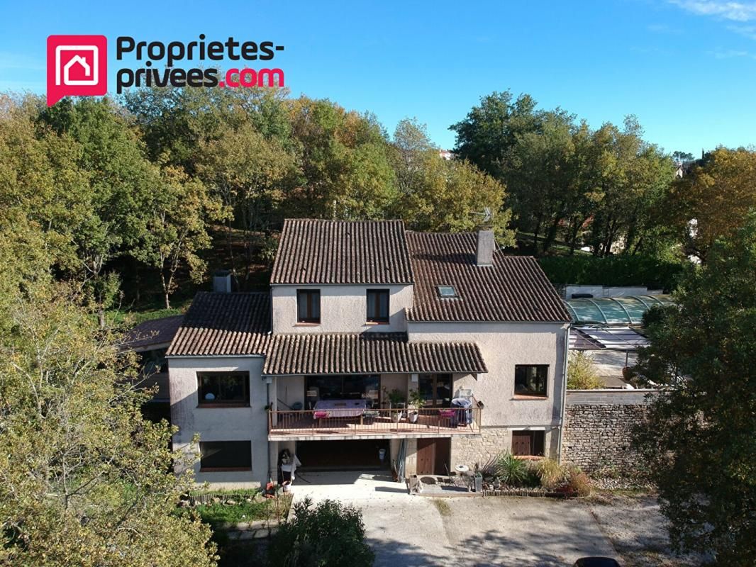 CAHORS Maison avec piscine et studio indépendant 1