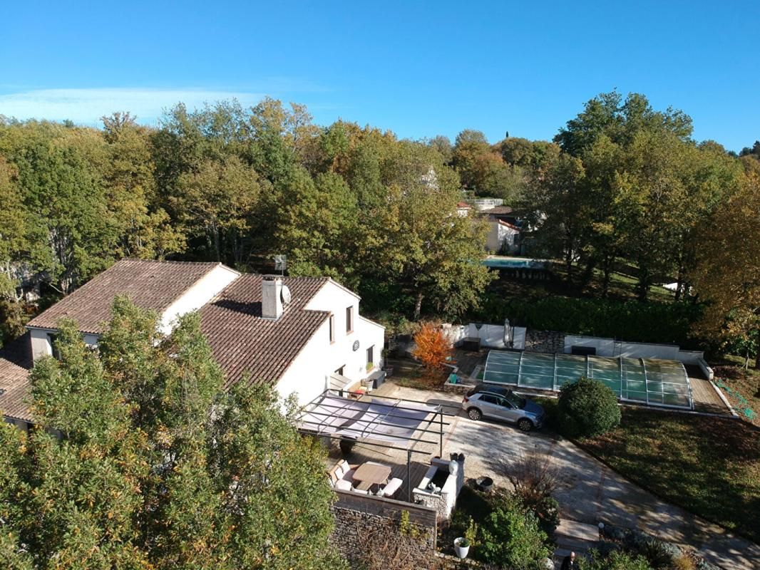 CAHORS Maison avec piscine et studio indépendant 2