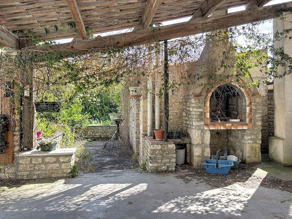 BENON Maison en pierre A RENOVER 129 m2- 4 chambres- grand chai- jardin 2