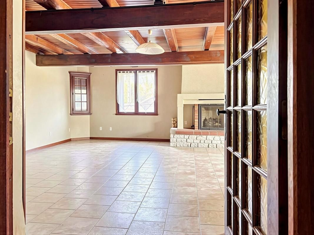 BENON Maison en pierre A RENOVER 129 m2- 4 chambres- grand chai- jardin 4
