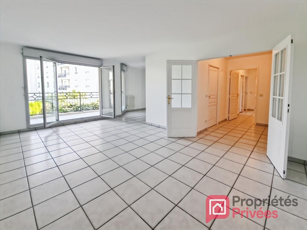 LYON-8E-ARRONDISSEMENT Lyon (69008) Monplaisir - Place A.Courtois , 3 pièces 67m² habitables, Résidence de standing, Garage et cave 2