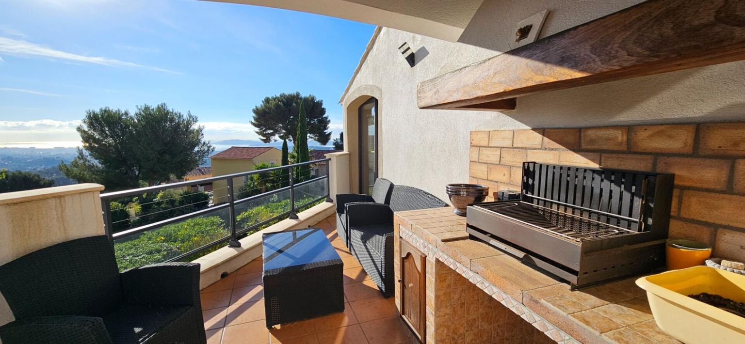 TOULON VILLA -TOULON- Les 4 Chemins des Routes 3