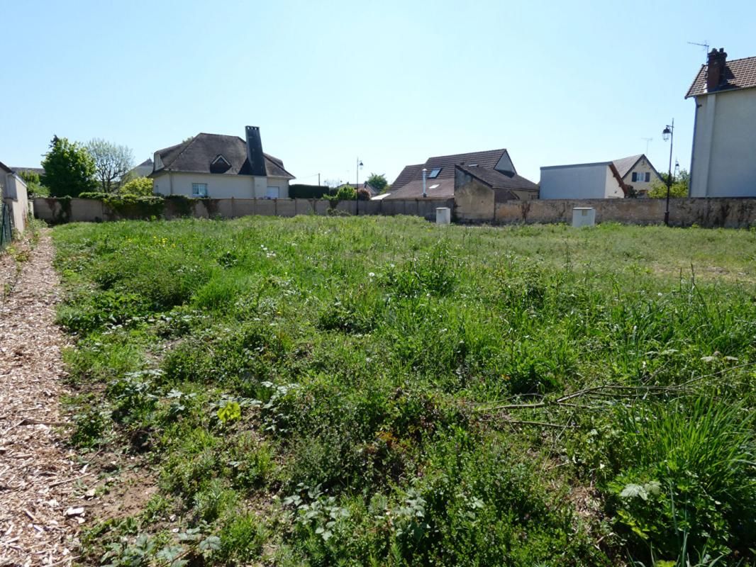 ANET Terrain viabilisé OULINS 1