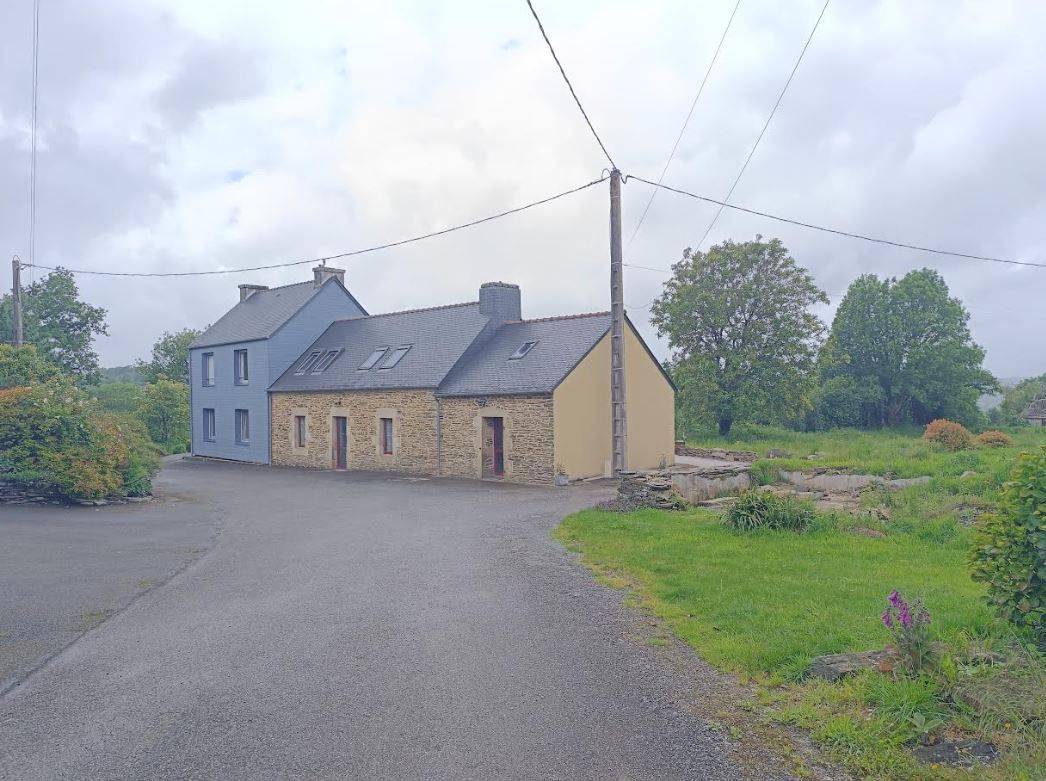 LAZ 29520 Laz maison sans travaux ancien gîte  4* en hameau beaux volumes 1