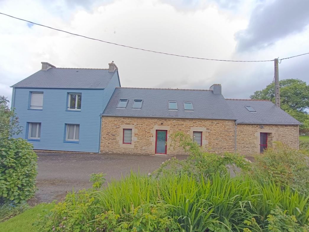 LAZ 29520 Laz maison sans travaux ancien gîte  4* en hameau beaux volumes 3