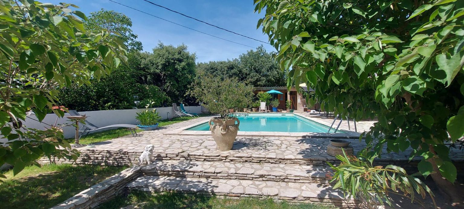 GARD. 30.NIMES. La Cigale. Belle maison de 119 m2 sur terrain arboré de 1250 m² avec piscine quartier La Cigale
