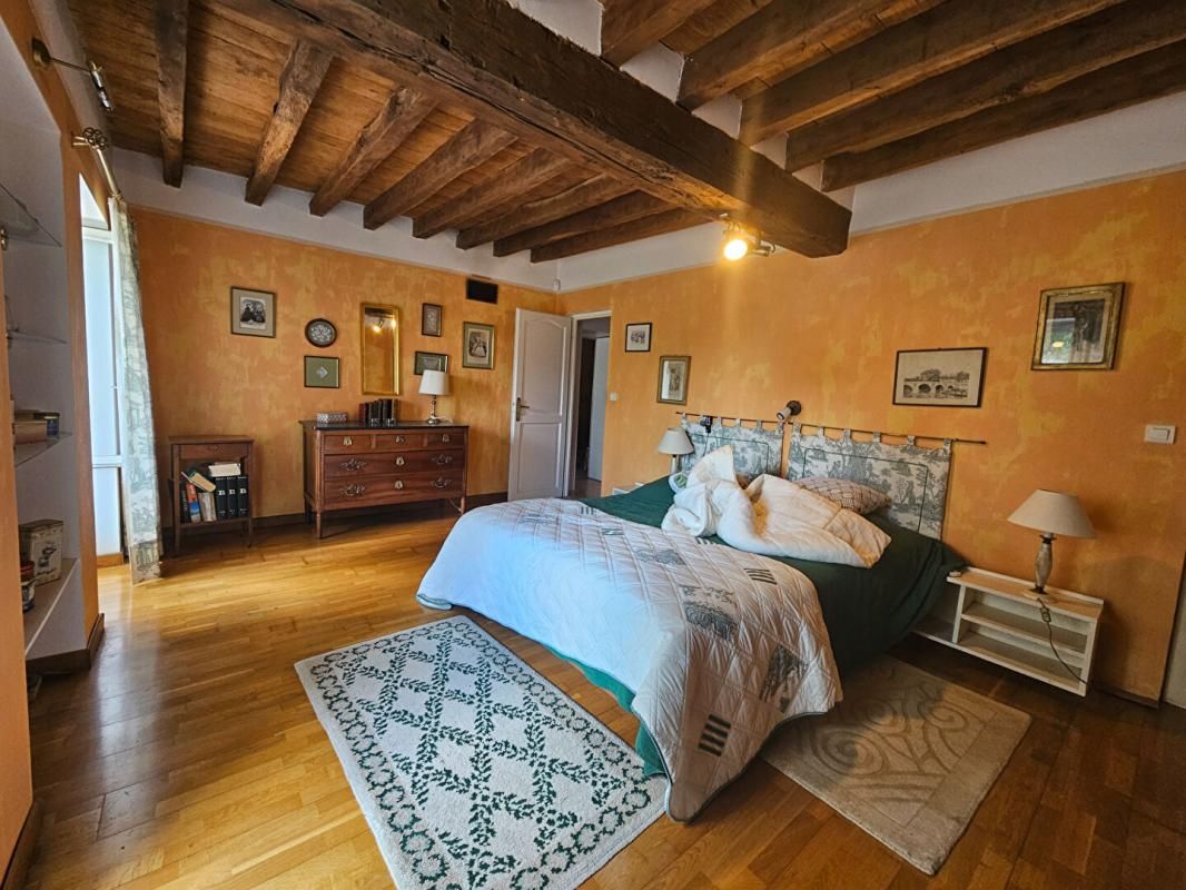 SAINTE-SOLANGE LONGERE 5 chambres à Sainte Solange 18220 4
