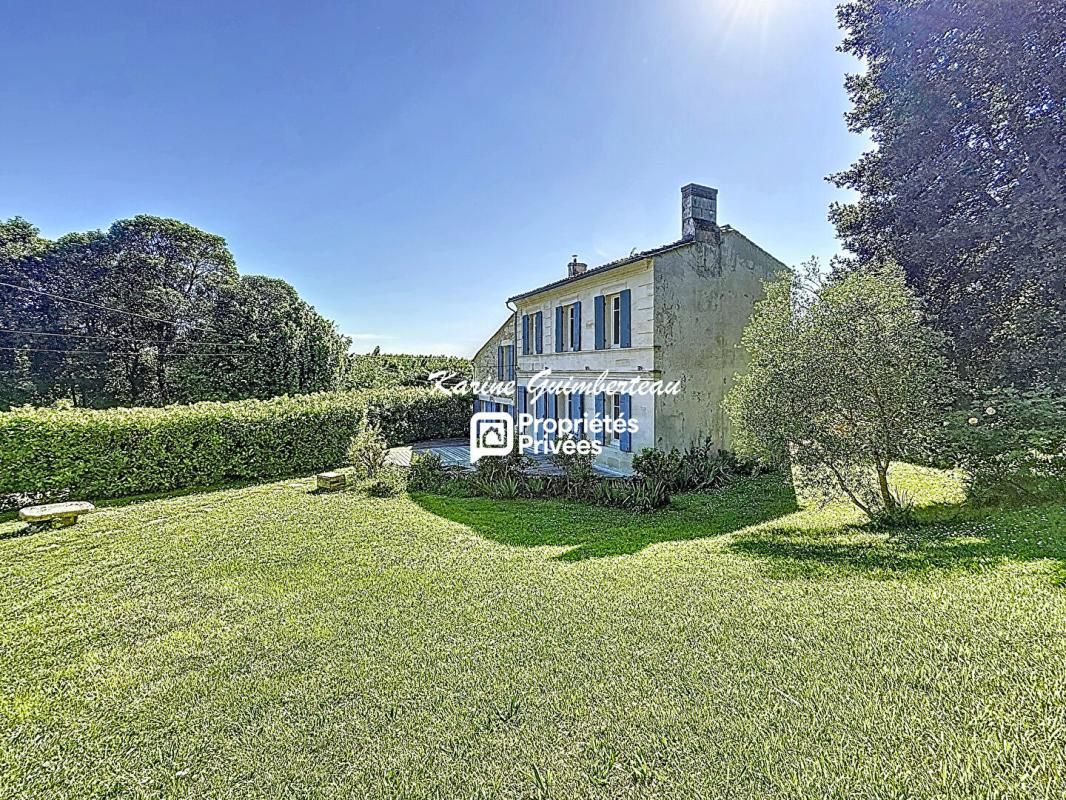 Fronsadais : Maison type Girondine en pierre 208 m2 + dépendance