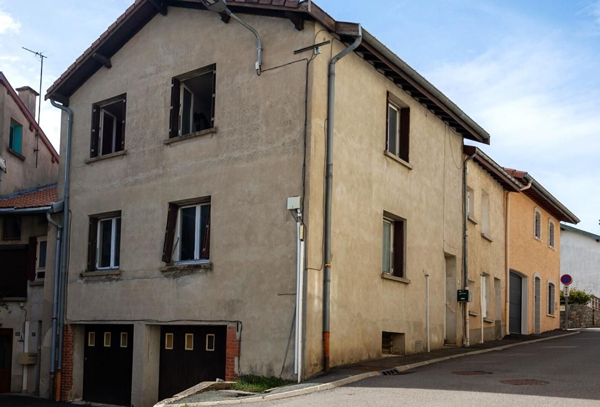 VIOLAY charmante maison de village de 80 m² ? Idéalement située à Violay 1