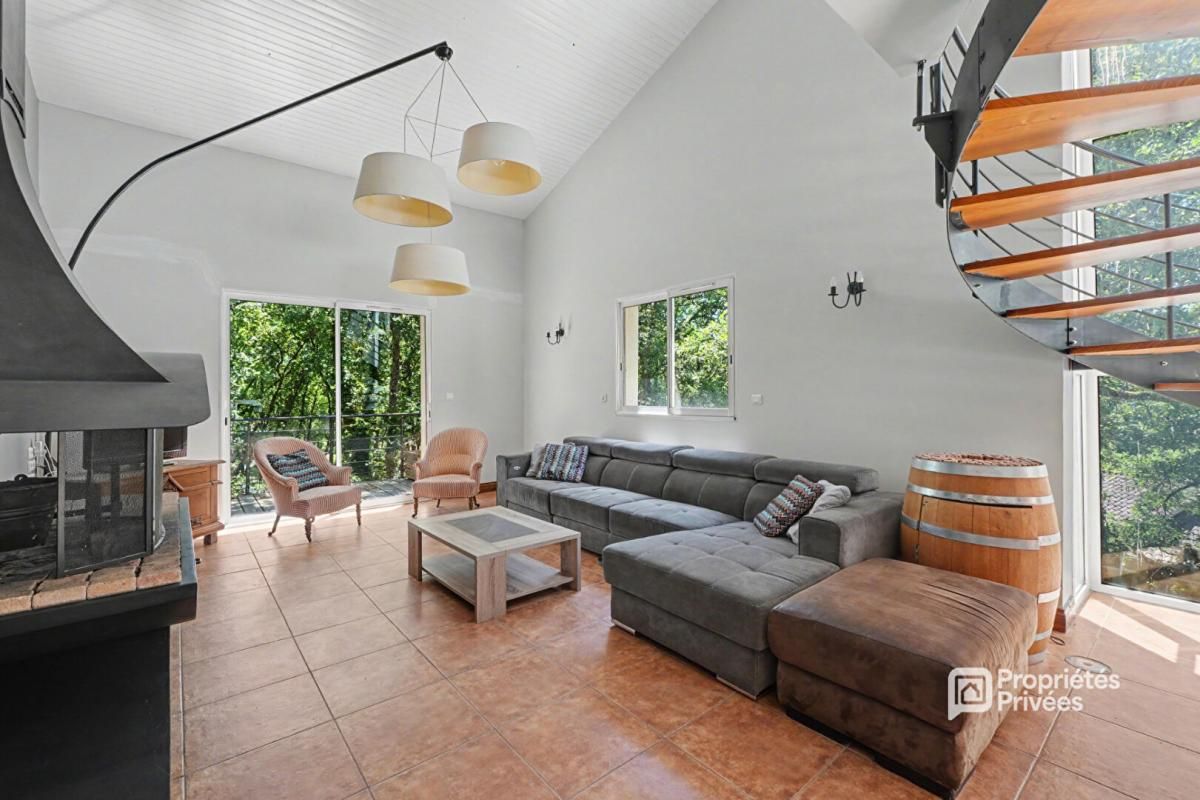 BOULOC Maison T5 de 181m2, 200 m2 de dépendace sur 2000 m2 de parcelle 2