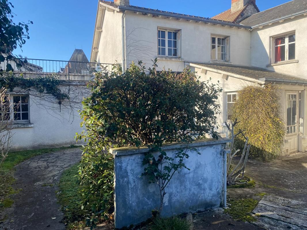AZAY-LE-FERRON Maison Azay Le Ferron 9 pièce(s) 162 m2 1