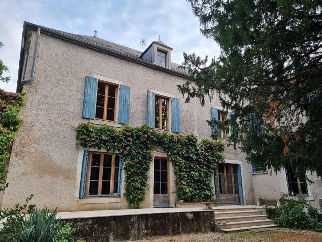 CHATEAUNEUF-SUR-CHER DEMEURE BOURGEOISE DU 19ème siècle au centre de CHATEAUNEUF SUR CHER 3