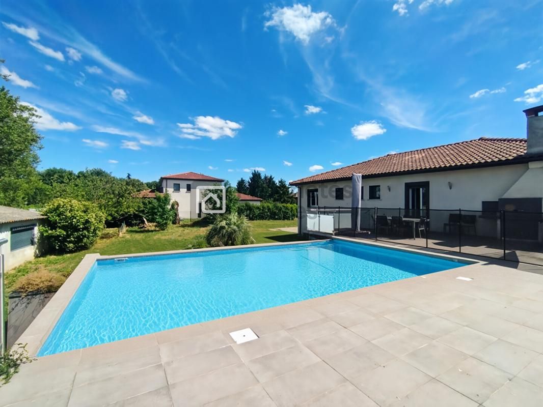 Auréville, Propriété familiale avec piscine et appartement indépendant et garage 60 m²