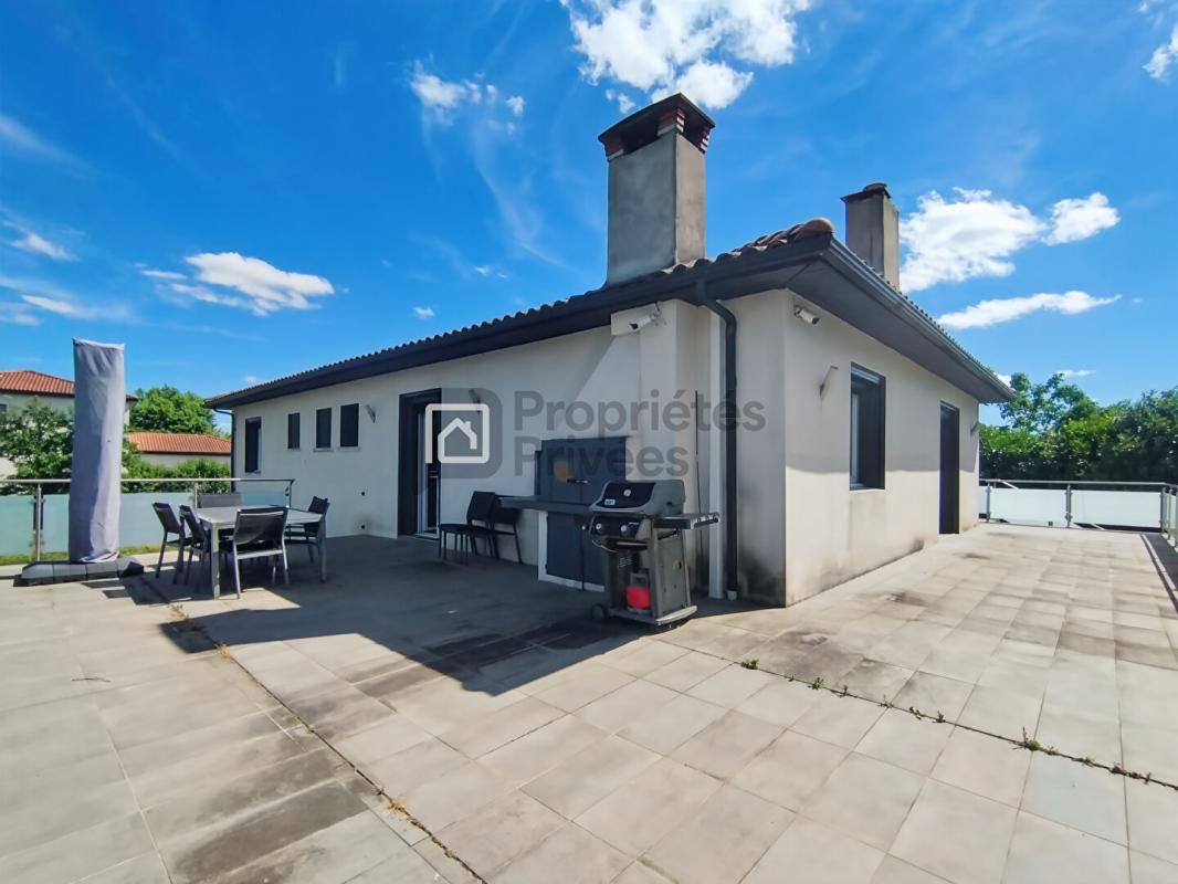 AUREVILLE Auréville, Propriété familiale avec piscine et appartement indépendant et garage 60 m² 2