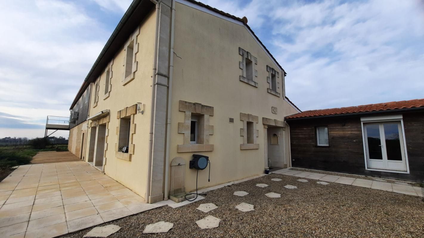 SAINT-PALAIS Ensemble immobilier de 2 maisons 364 m2 - revenu  locatif - PRIX 375 000 2