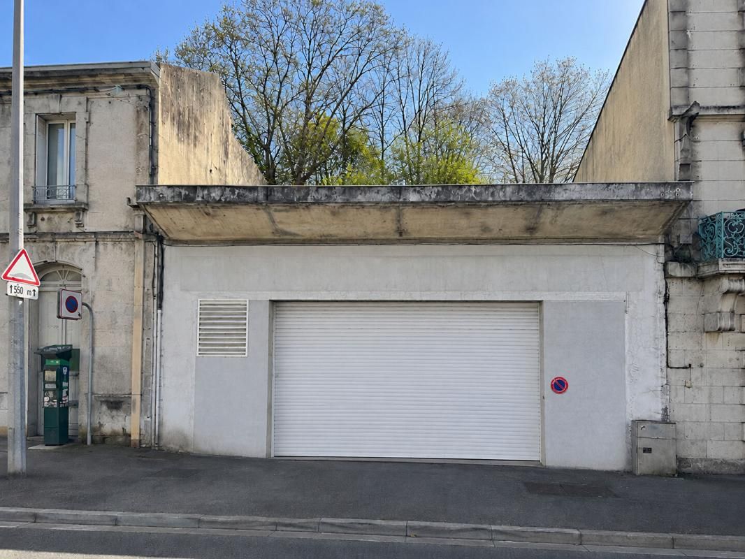 ANGOULEME HANGAR / PARKING 200 m² QUARTIER GARE 2