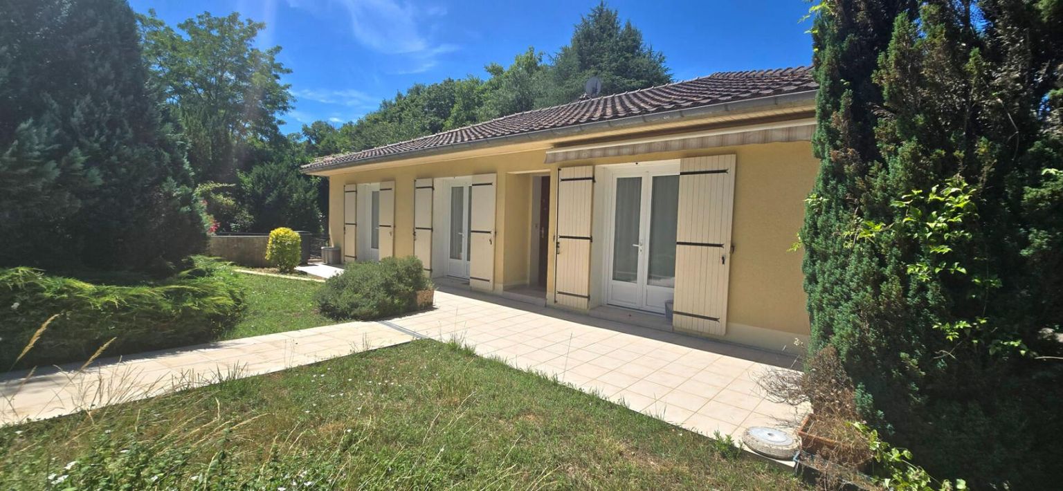 PERIGUEUX Maison type 6, sur sous-sol semi enterré, double garage, sur un terrain de 965 m² 1