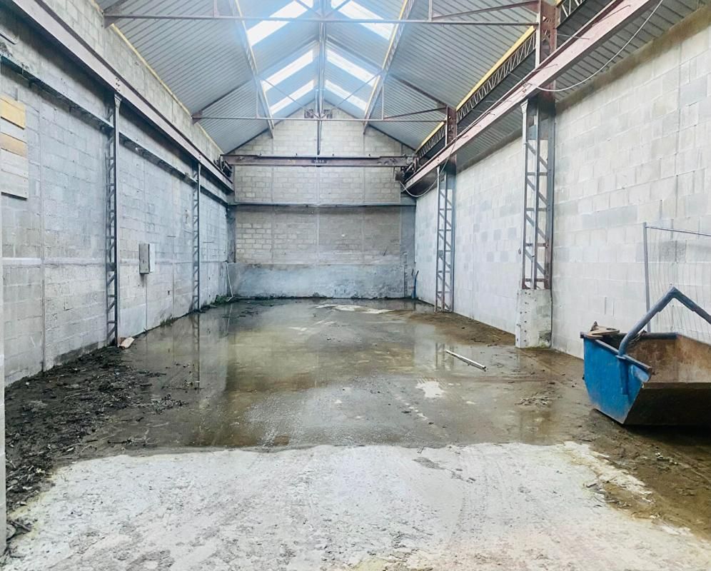 Hangar / Local d'activité avec fort potentiel sur Saint Amour- lot n°1