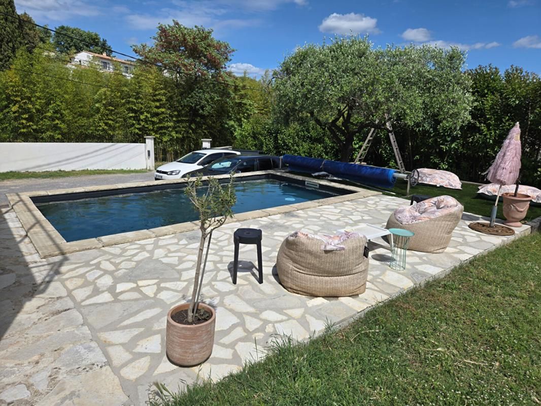 ANDUZE Villa de 124.7 M2 avec piscine et garage sur un terrain clos et arboré de 735 M2 au calme sans vis à vis 2