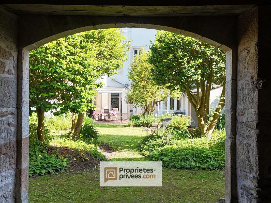 QUIMPER Quimper Centre : Duplex 160 m² avec jardin, studio indépendant et dépendance 1