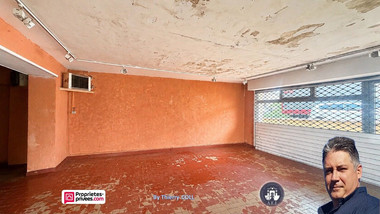 PONT-D'AIN PONT D AIN - MURS COMMERCIAUX 282 m², local libre avec parking 3